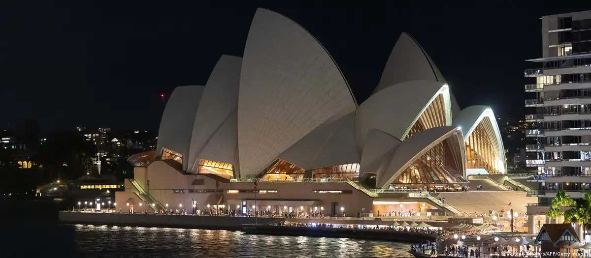 ऑस्ट्रेलिया ने एक अरब डॉलर का सैटलाइट प्रोग्राम बंद किया ऑस्ट्रेलिया ने एक अरब डॉलर का सैटलाइट प्रोग्राम बंद किया